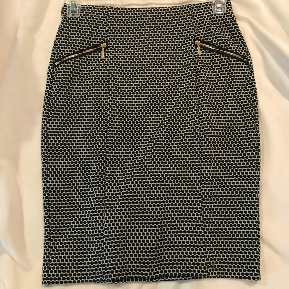 Black and white fabric pencil skirt